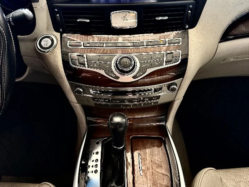 Used 2011 Black Obsidian INFINITI Base image 8