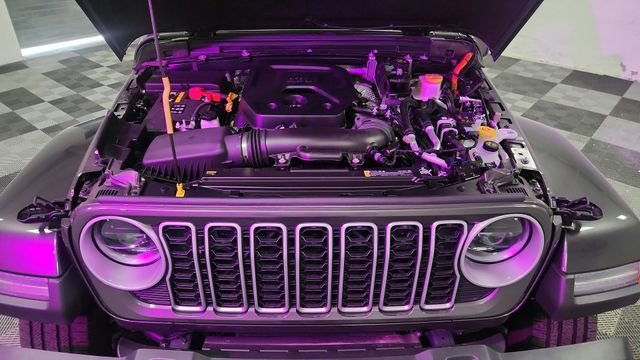 Used 2025 Gray Jeep Sahara 4xe image 23
