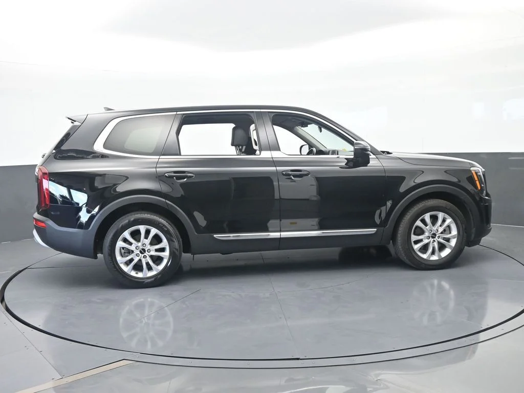 Used 2022 Ebony Black Kia LX image 7