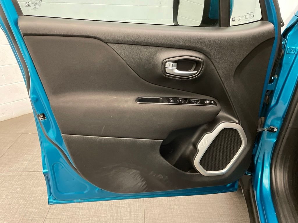 Certified Used 2021 Bikini Metallic Clearcoat Jeep Latitude image 21