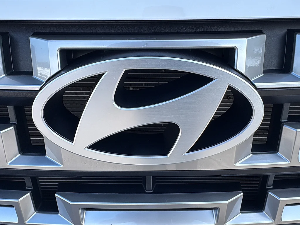 Used 2025 Atlas White Hyundai  image 11