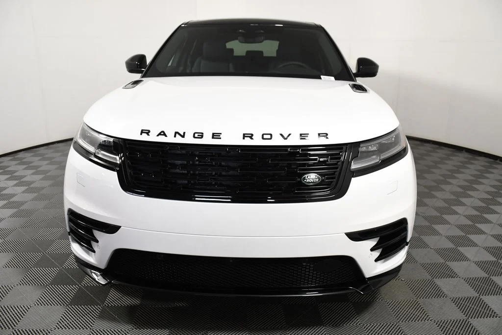 Certified Used 2026 Ostuni Pearl White Premium Metallic Land Rover Dynamic SE image 10