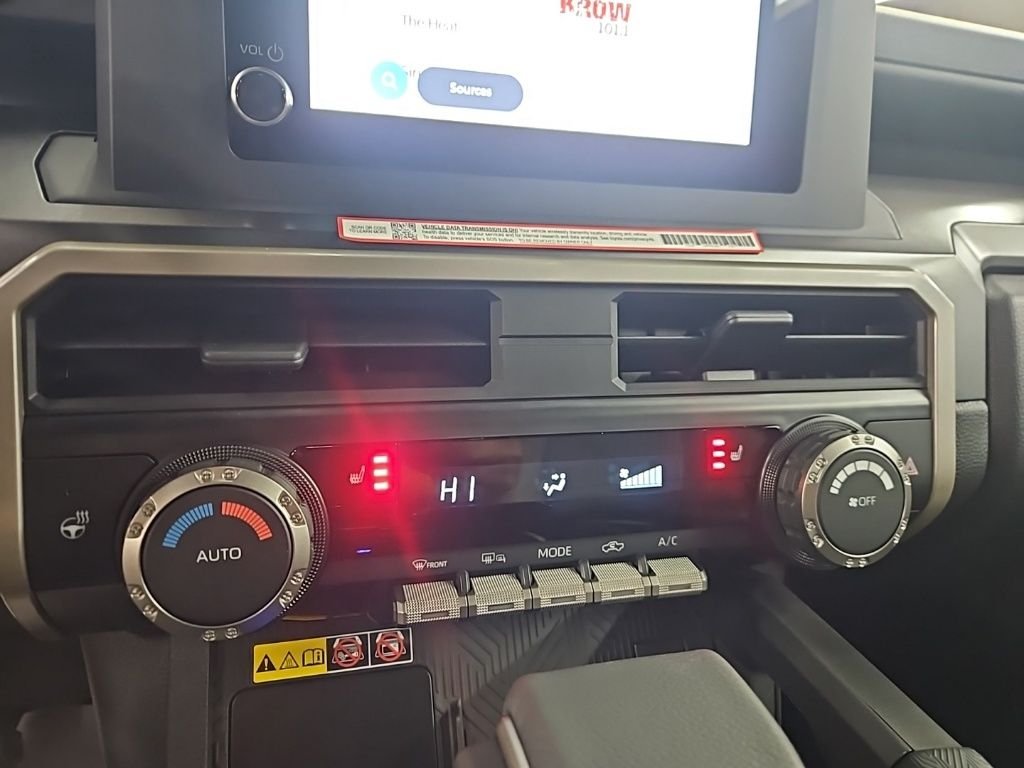 2025 Toyota Tacoma SR5 - Photo 29