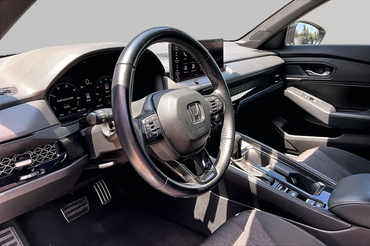 Used 2023 Platinum White Pearl Honda Sport image 34