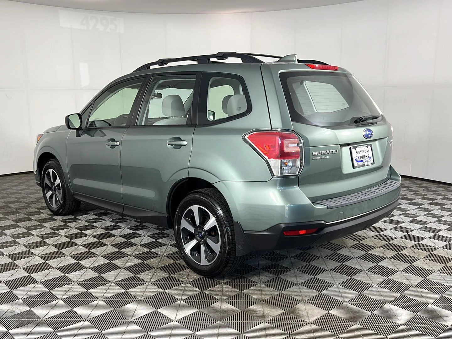 Used 2017 Jasmine Green Metallic Subaru 2.5i image 9