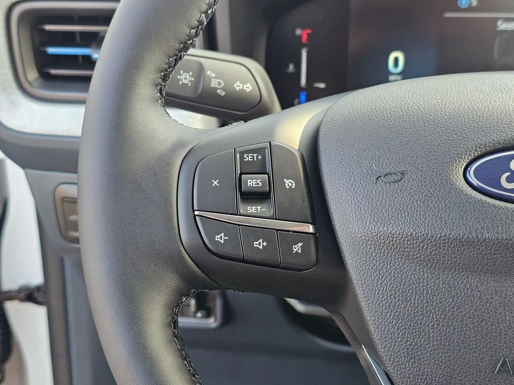 New 2025 Oxford White Ford XLT image 27