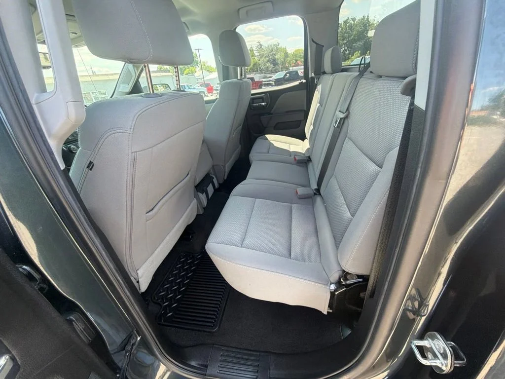 Used 2018 GRAPHITE METALLIC Chevrolet LS image 44