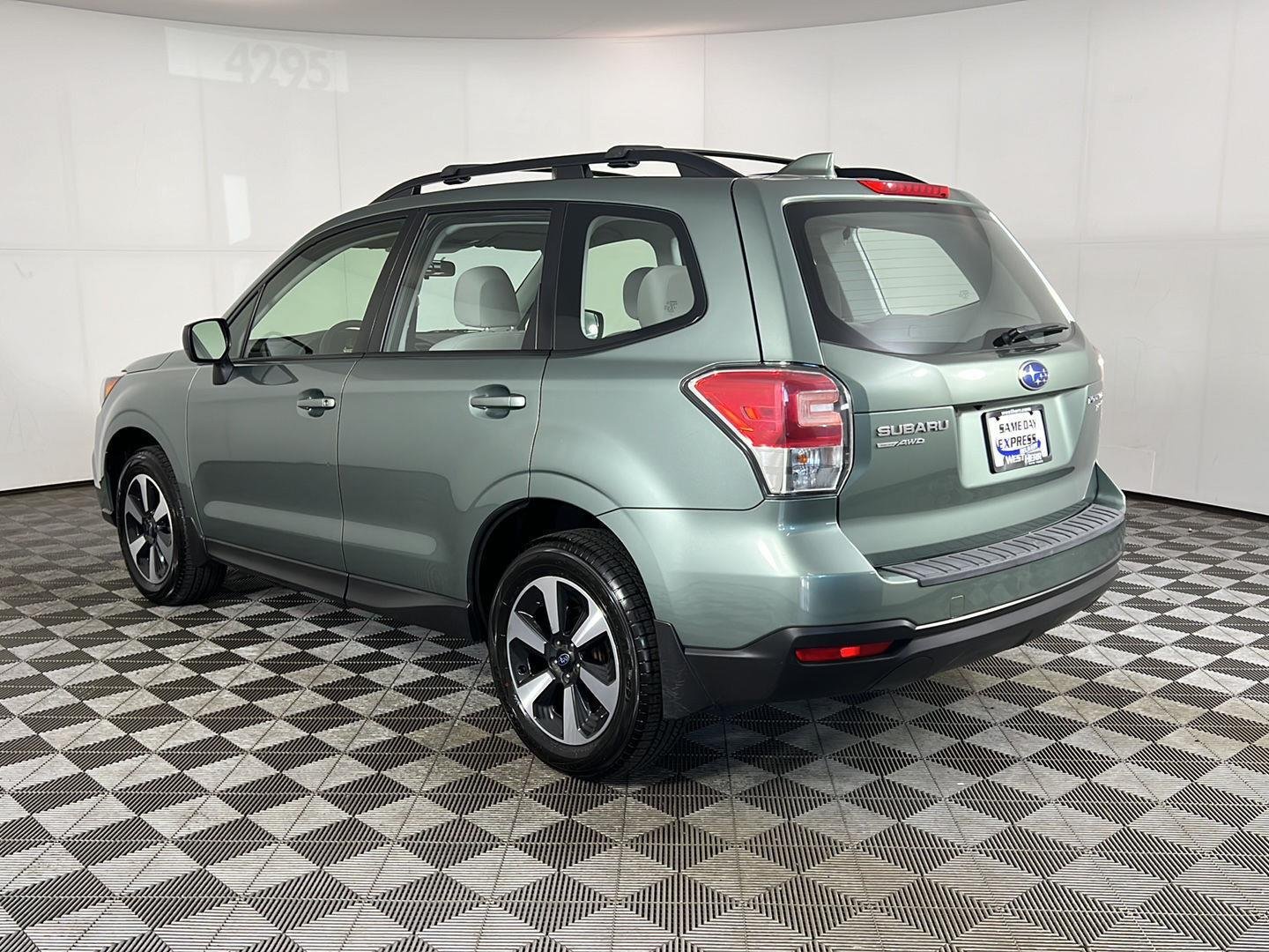 Used 2017 Jasmine Green Metallic Subaru 2.5i image 9