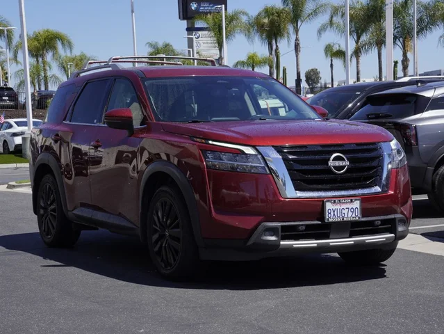 2022 Nissan Pathfinder SL