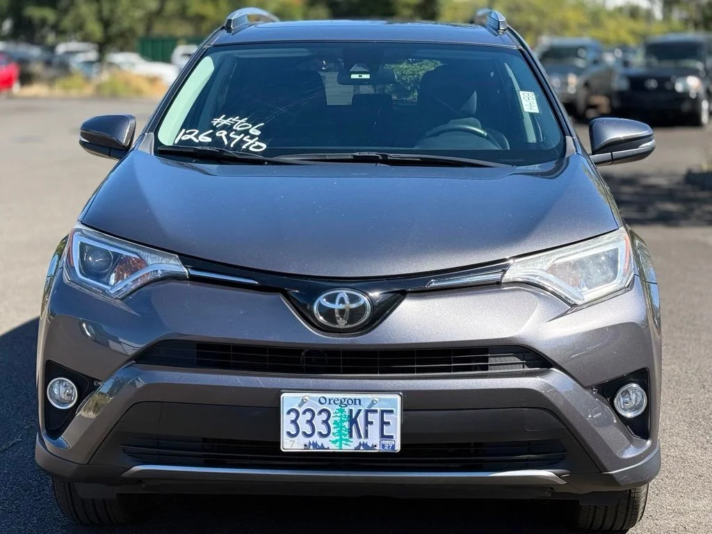 Used 2017 Gray Toyota XLE image 8