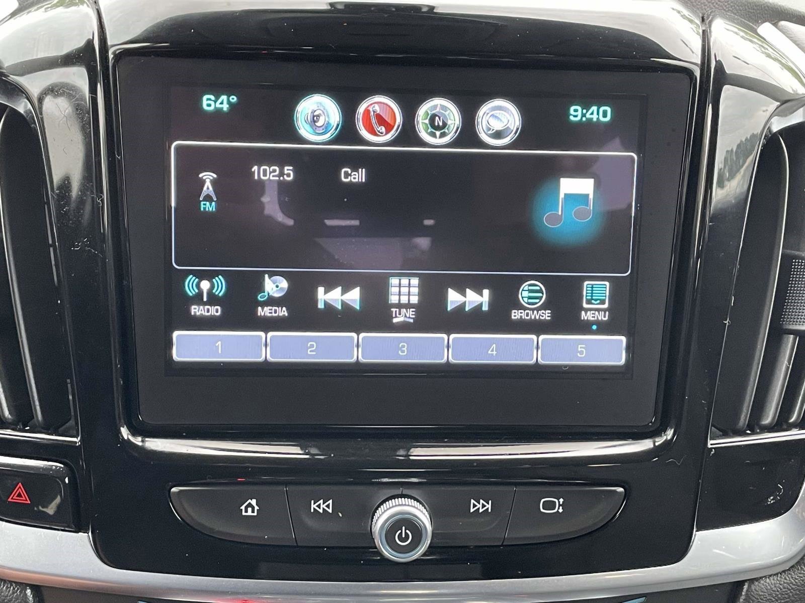 Used 2019 Summit White Chevrolet LT Cloth image 27