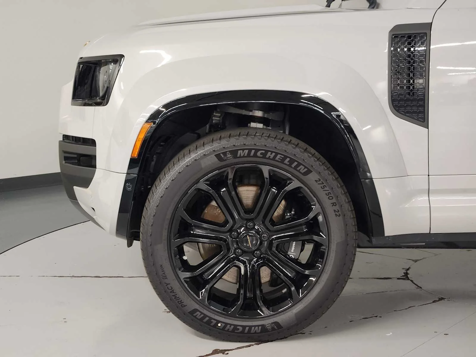 New 2026 Borasco Grey Metallic Land Rover OCTA image 20