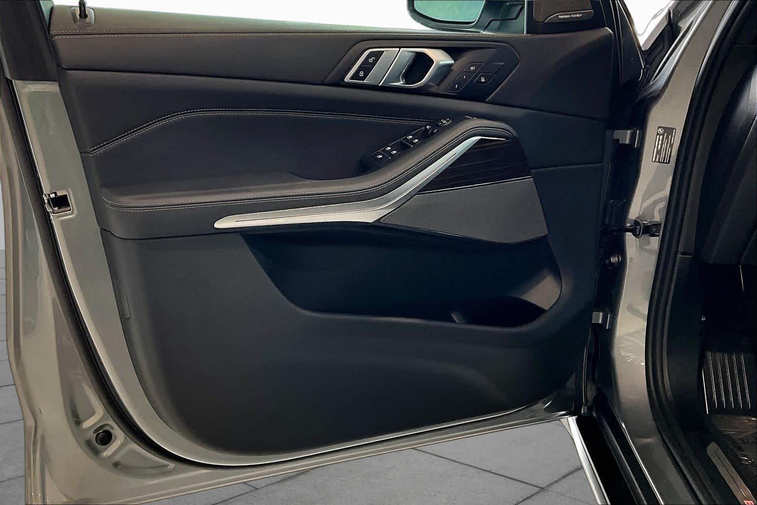 Used 2026 Skyscraper Grey Metallic BMW sDrive40i image 23