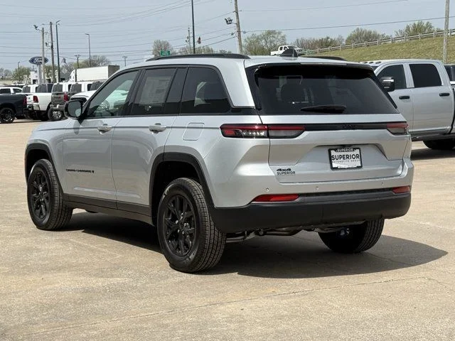 New 2026 Silver Zynith Exterior Paint Jeep Altitude image 10