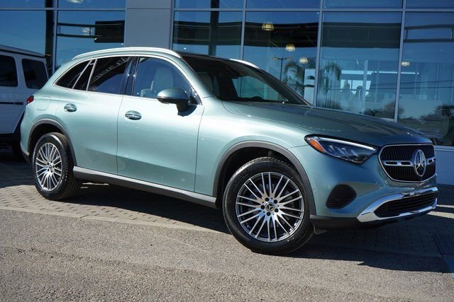 New 2026 Verde Silver Metallic Mercedes-Benz GLC 300 image 34