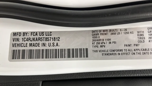 New 2026 Bright White Clear-Coat Exterior Paint Jeep Altitude image 32
