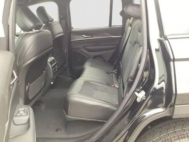 New 2026 Diamond Black Jeep LAREDO ALTITUDE 4X4 image 14