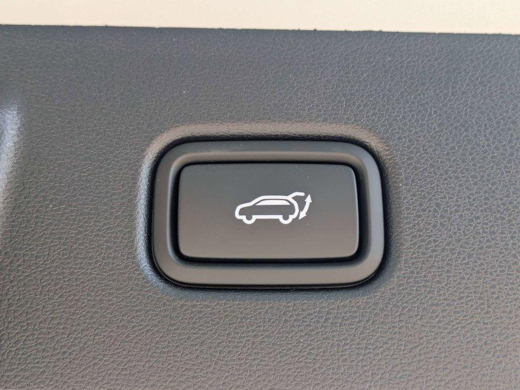 New 2026 Silver Hyundai SEL Premium FWD image 13