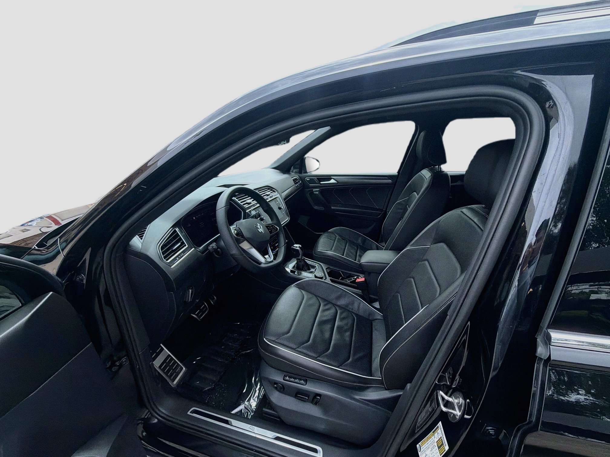 Certified Used 2024 Deep Black Volkswagen SEL R-Line image 19