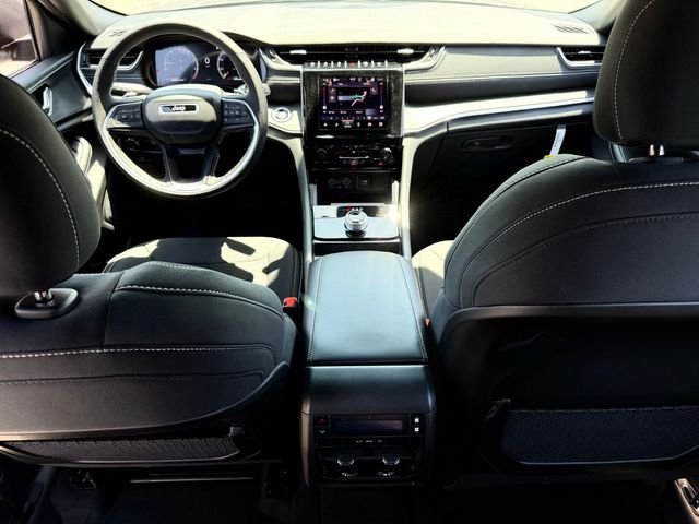 New 2026 Baltic Gray Metallic Clear-Coat Exterior Paint Jeep Laredo image 15