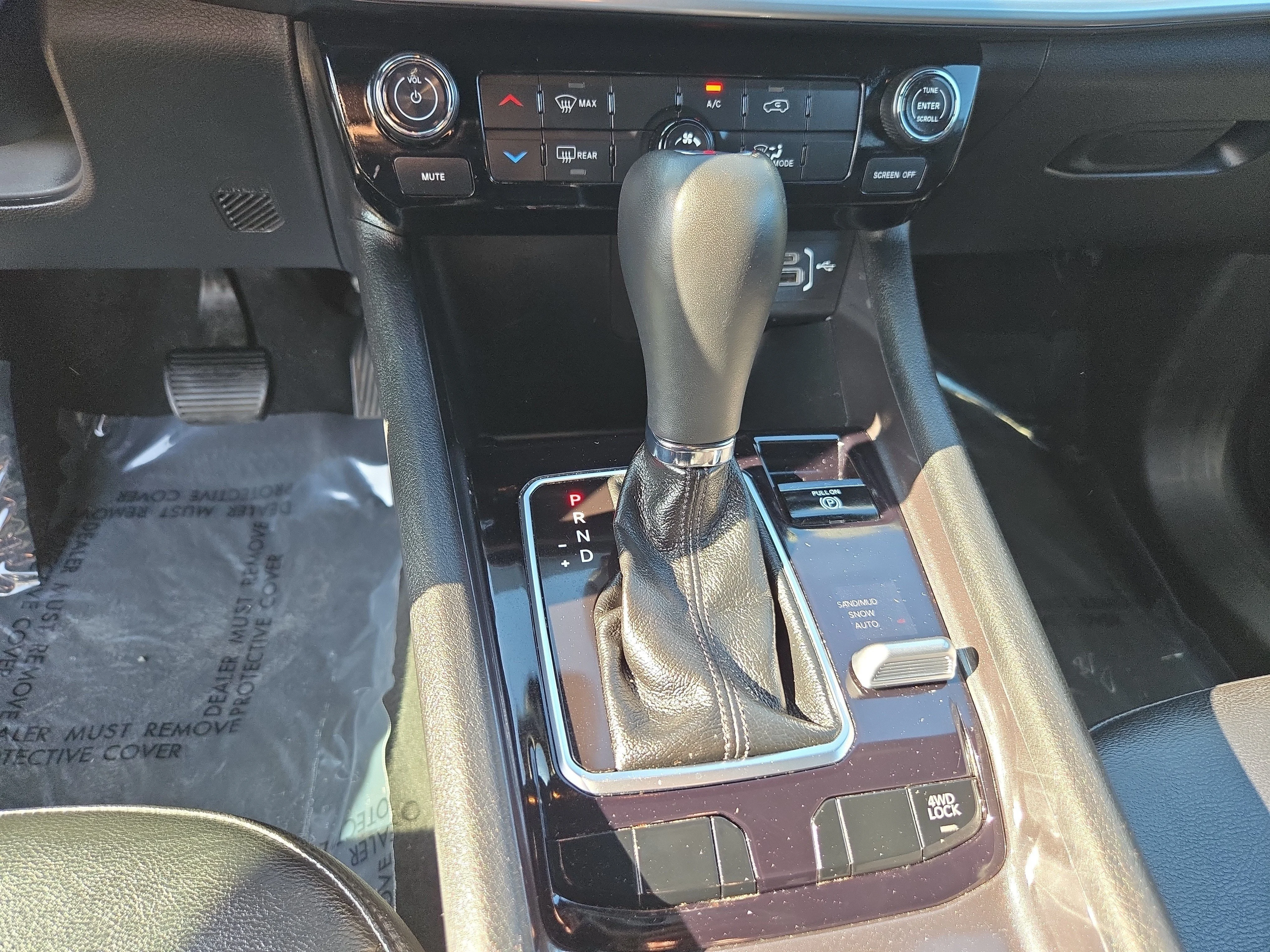 Certified Used 2024 Silver Jeep Latitude image 20