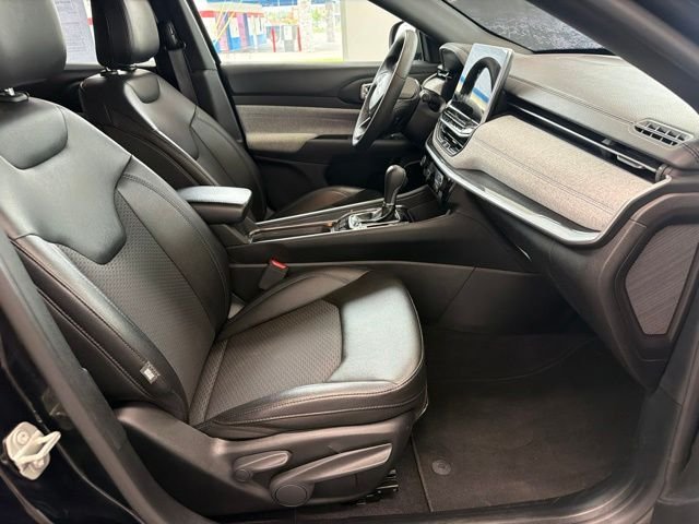 Used 2024 Black Jeep Latitude image 10
