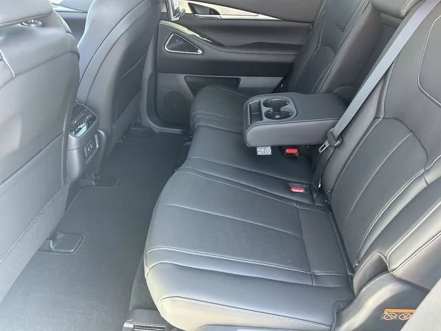 New 2027 RADIANT WHITE INFINITI Luxe FWD image 19
