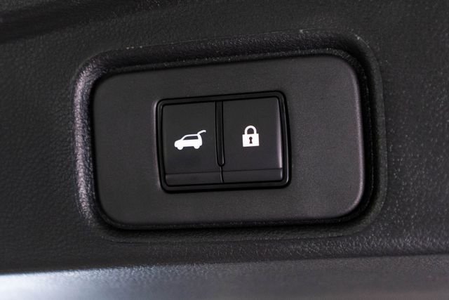Used 2025 Silver Nissan Platinum image 39