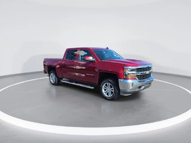 Used 2018 Red Chevrolet LT image 2