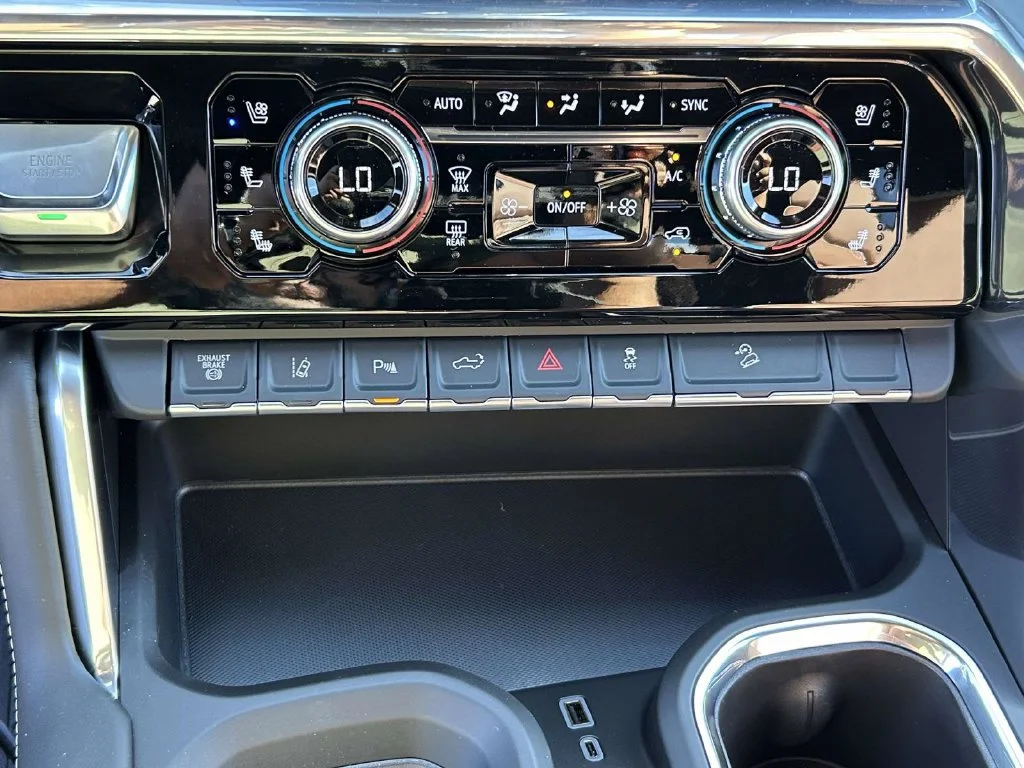 New 2026 Glacier White Tricoat GMC Denali Ultimate image 22