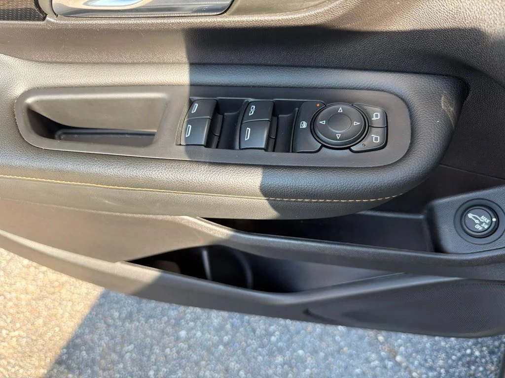 Used 2024 White GMC AT4 image 14