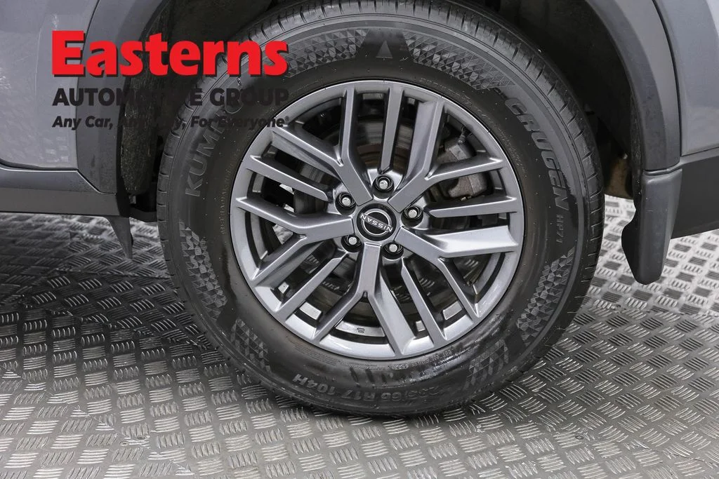 Used 2023 Gray Nissan S image 33