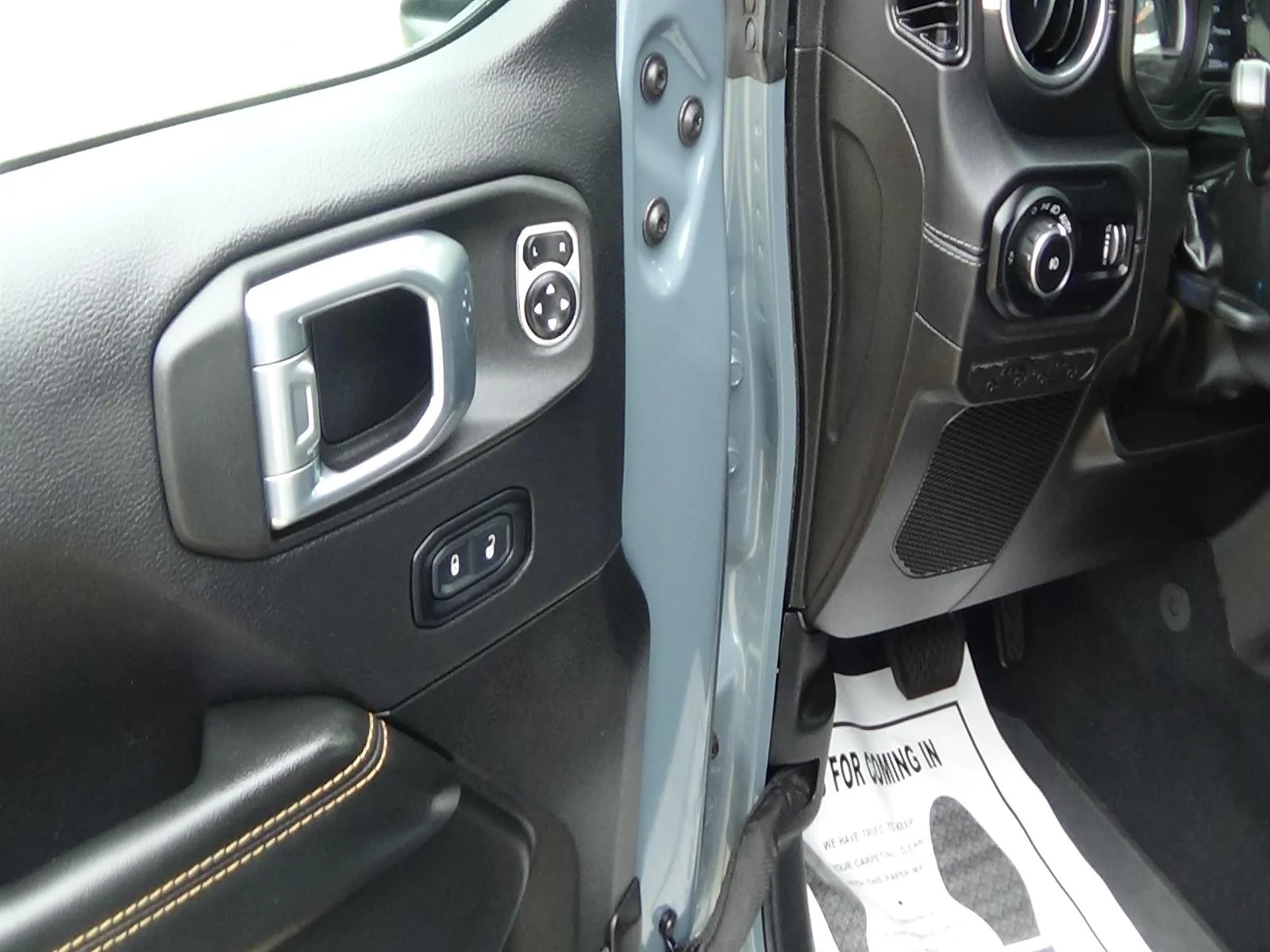 Certified Used 2024 Anvil Clear Coat (pds) Jeep Sahara image 15