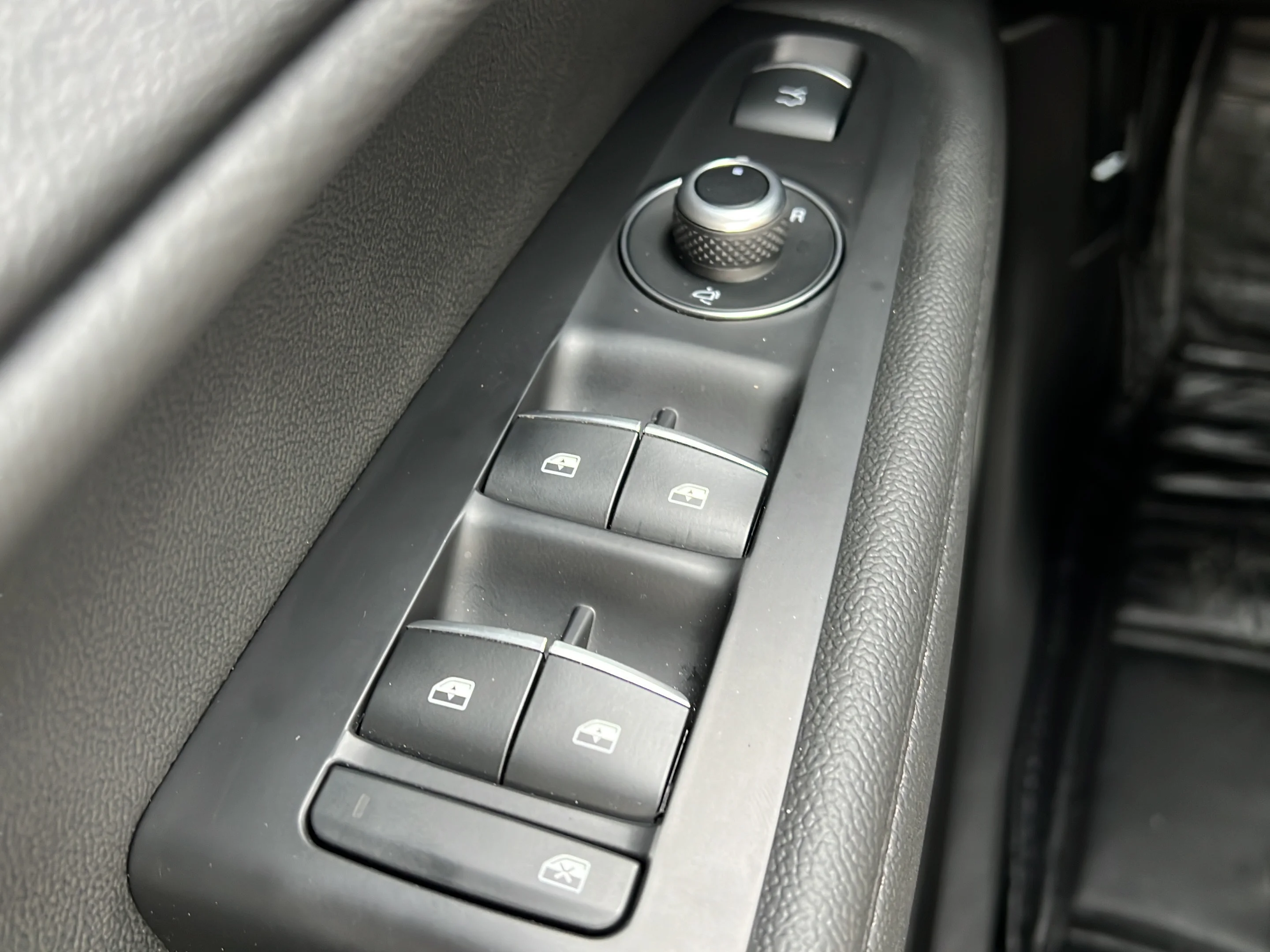 Used 2024 Moonlight Gray Metallic Alfa Romeo Ti image 19