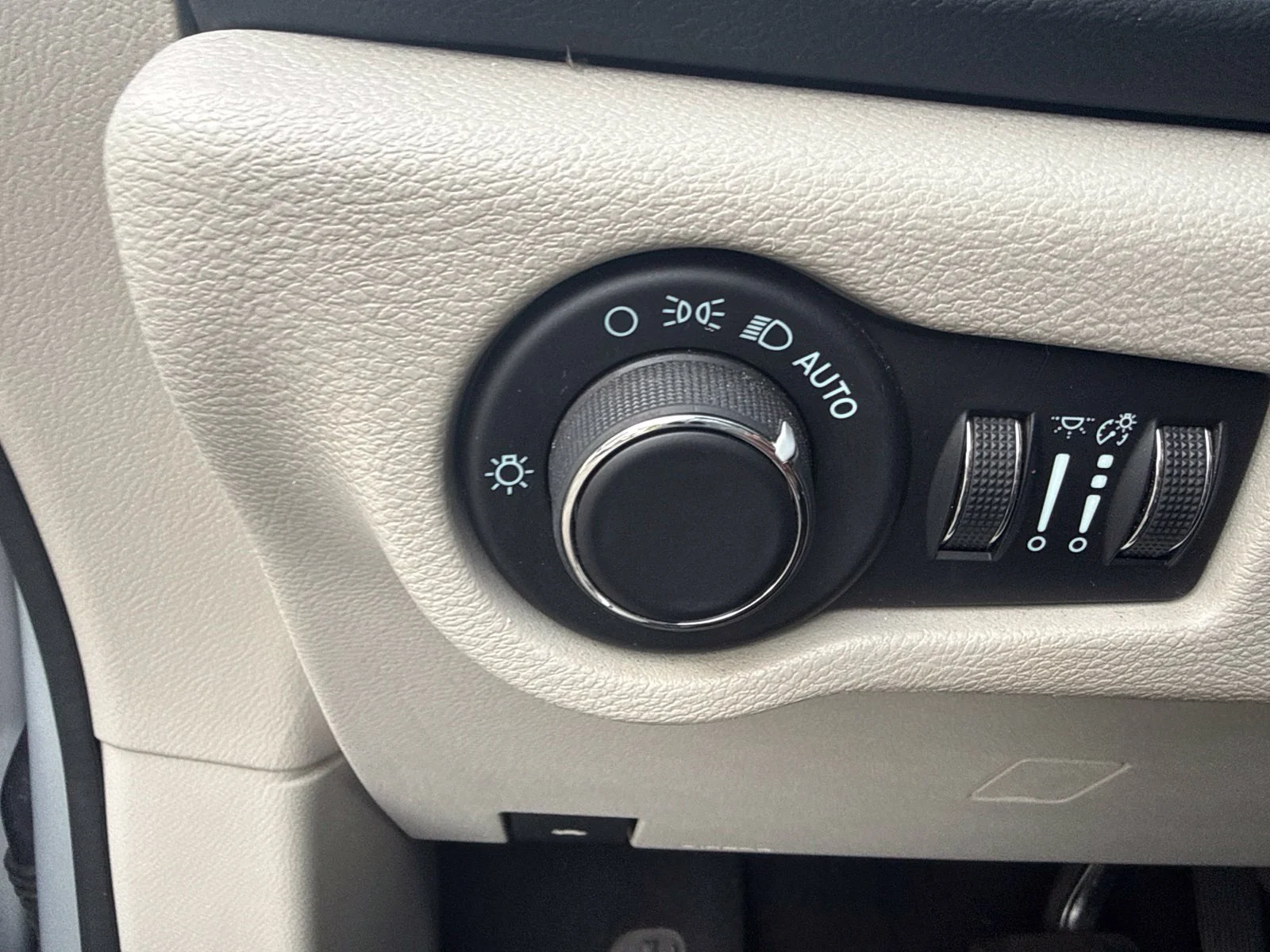 Used 2022 Silver Chrysler LX image 11