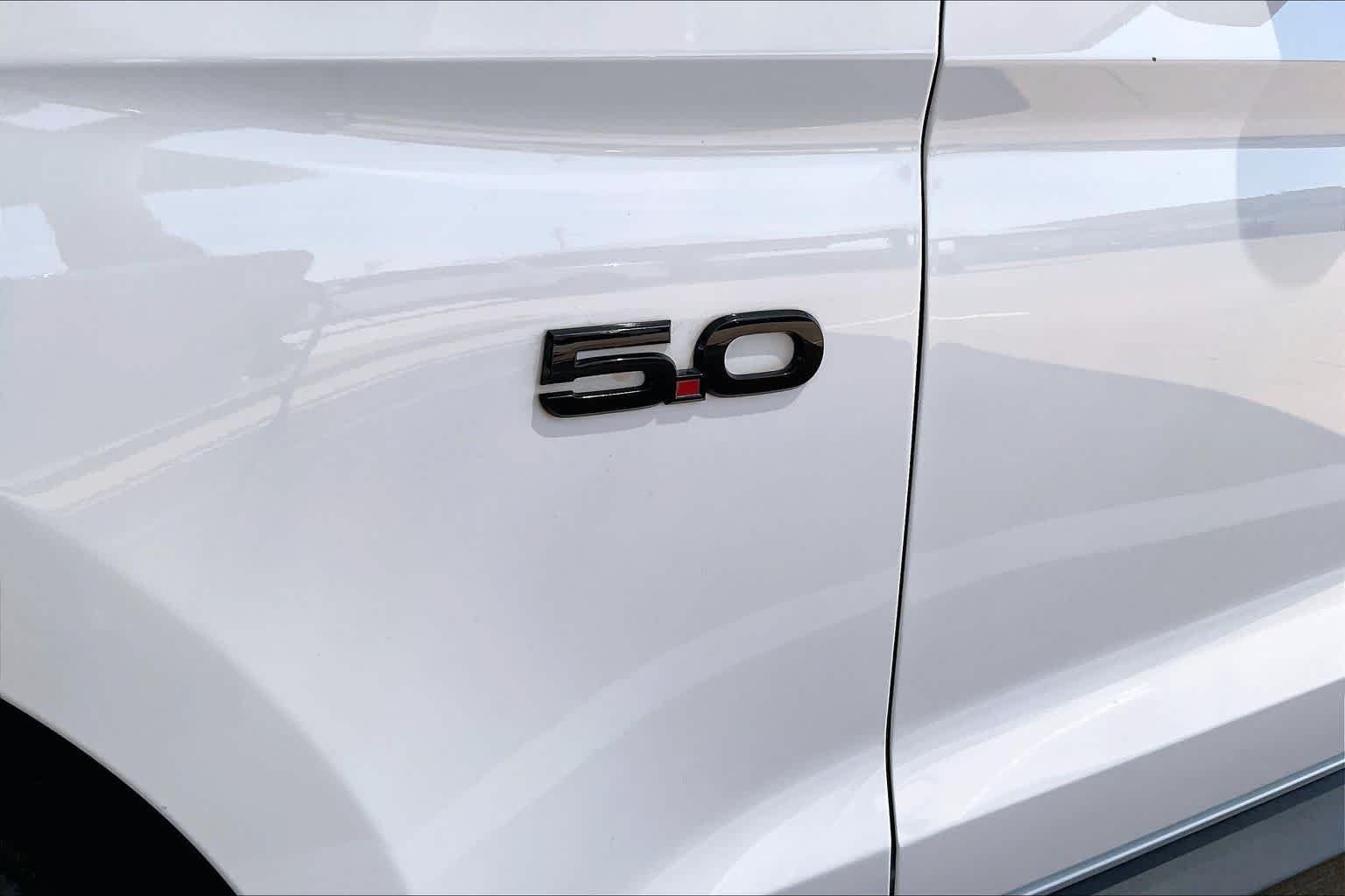 Used 2020 Oxford White Ford GT Premium image 11