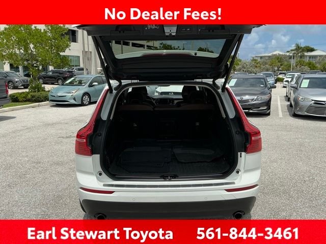 Used 2019 White Volvo T5 Momentum image 11