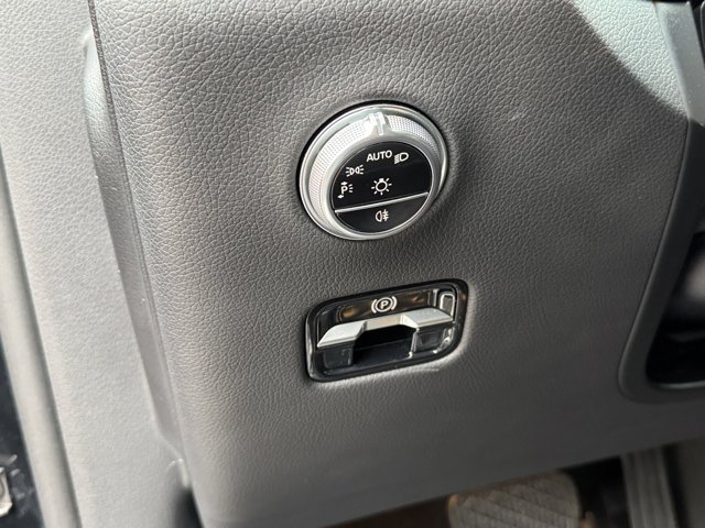 Used 2025 Black Mercedes-Benz GLC 300 image 18