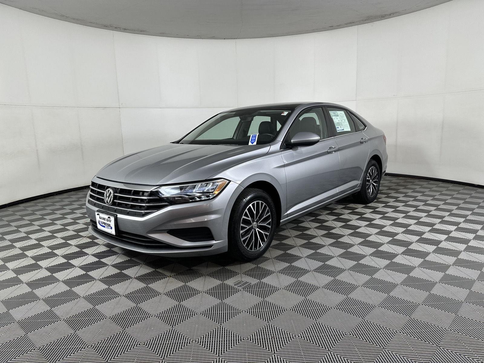 Used 2021 Platinum Gray Metallic Volkswagen SE image 24