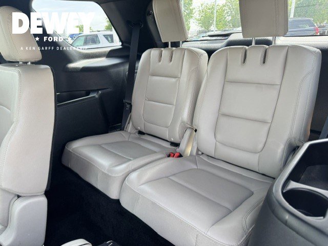 Used 2018 White Platinum Clearcoat Metallic Ford XLT image 29