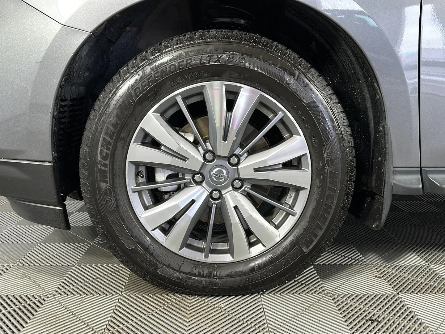 Used 2020 Gun Metallic Nissan SL image 6