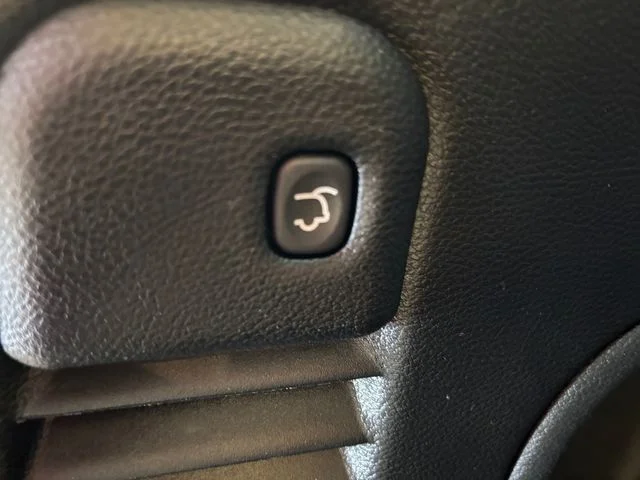 Used 2022 White Jeep Limited image 28