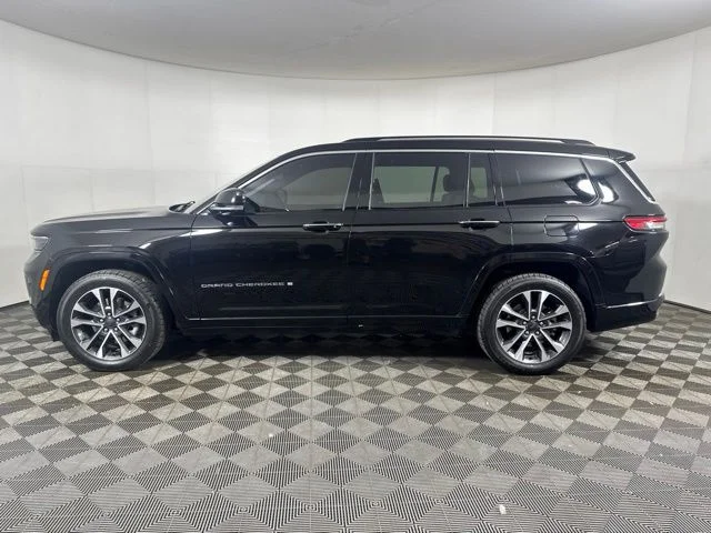 Used 2023 Diamond Black Jeep Overland image 7