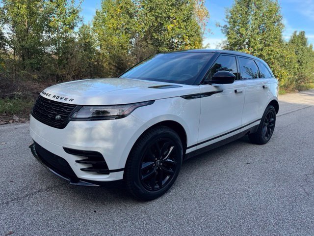 Used 2025 Fuji White Land Rover Dynamic SE image 1