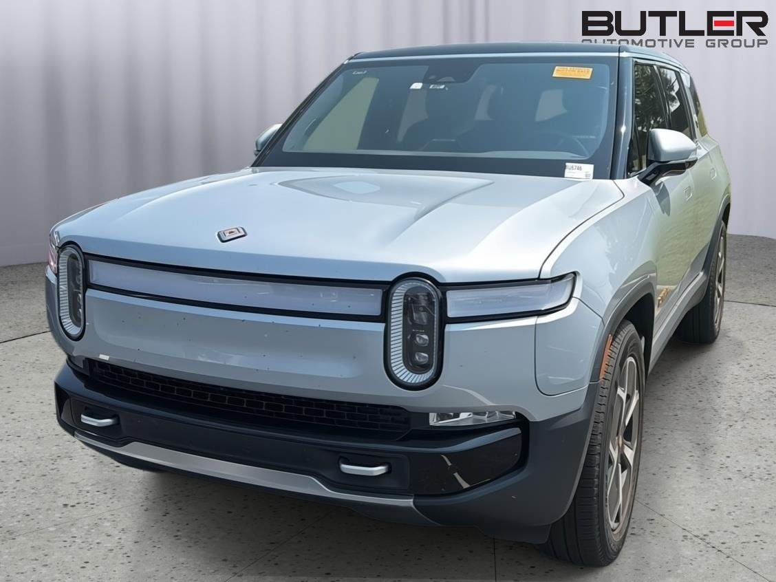 Used 2024 LA Silver Rivian Adventure image 3