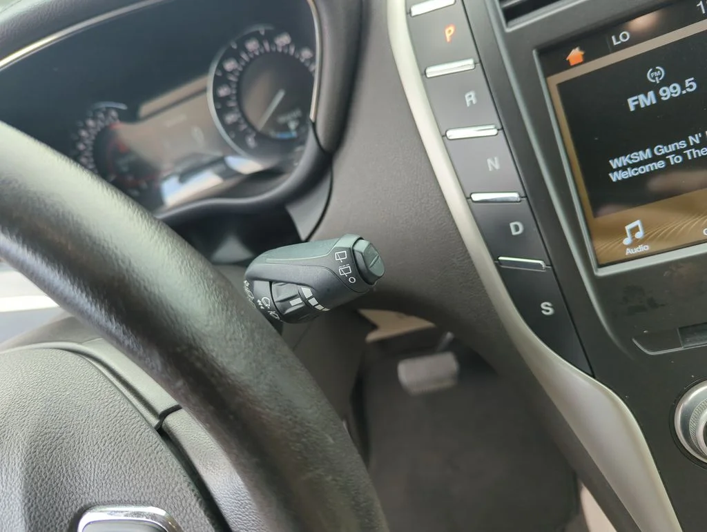 Used 2017 Black Lincoln Premiere image 24
