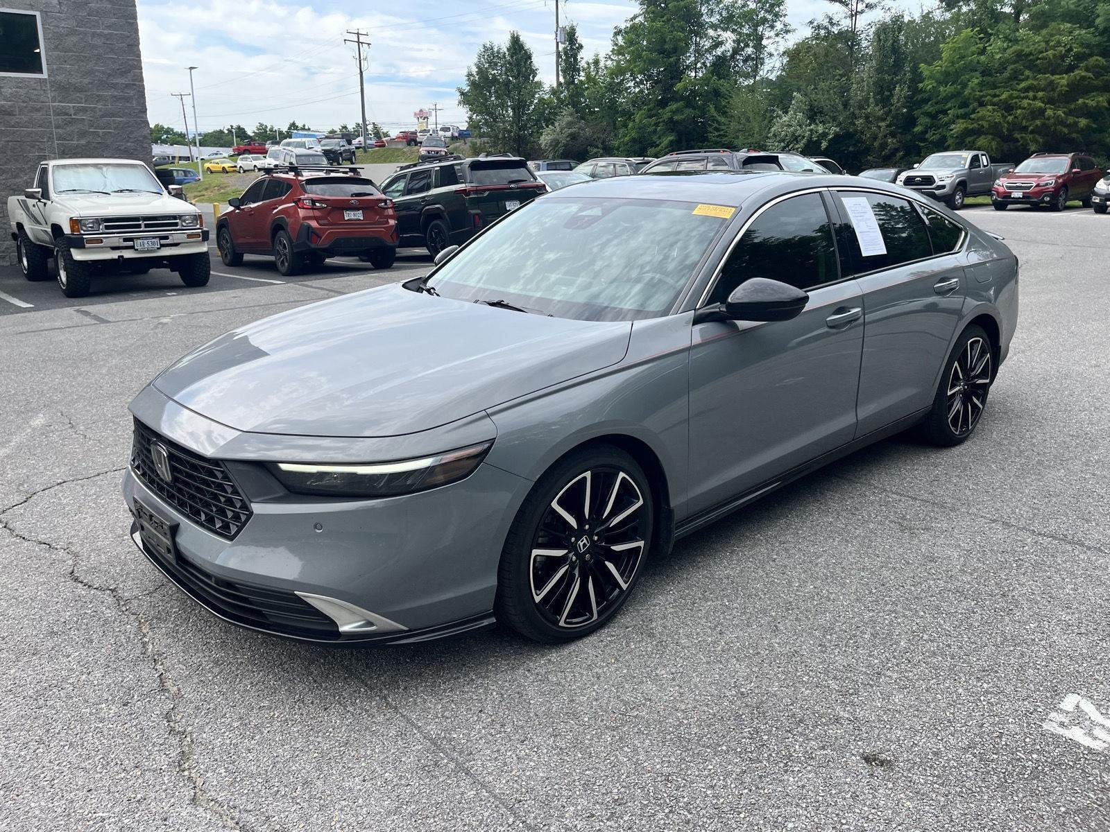 Used 2024 Urban Gray Pearl Honda Touring image 4