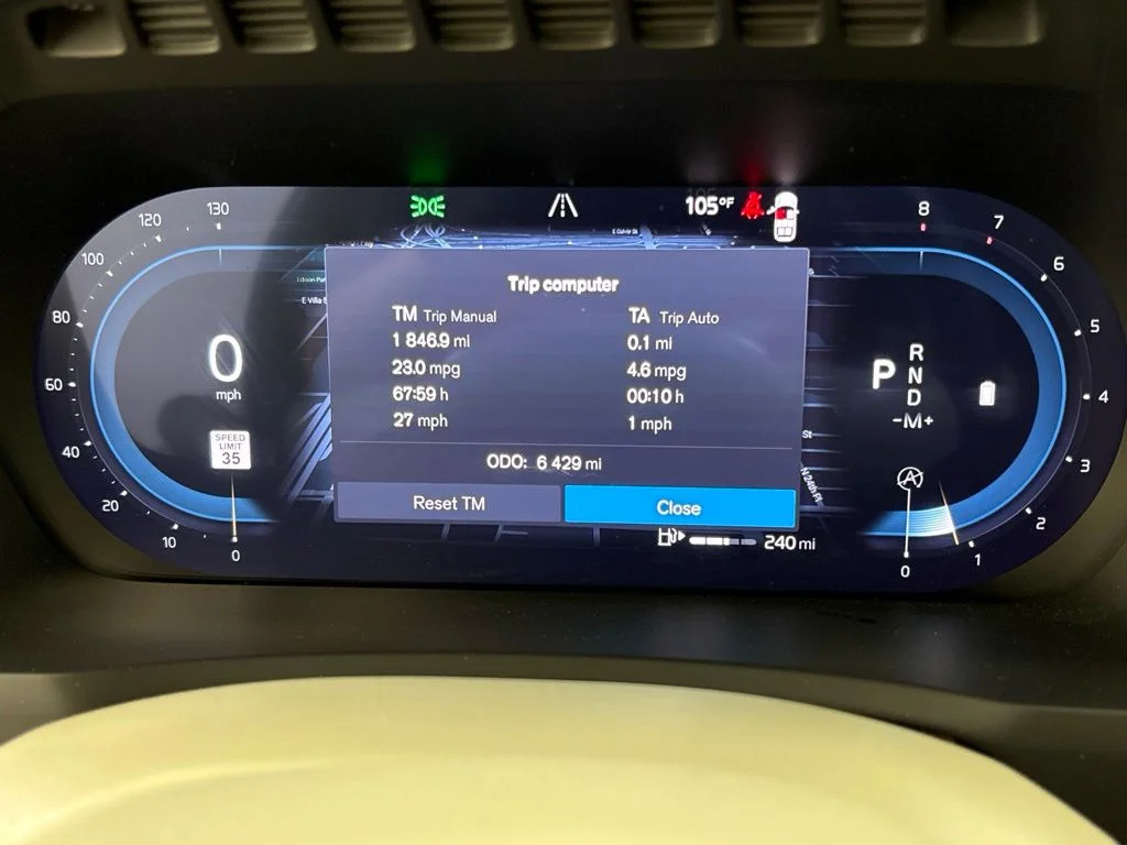 Certified Used 2025 Crystal White Volvo Plus image 34