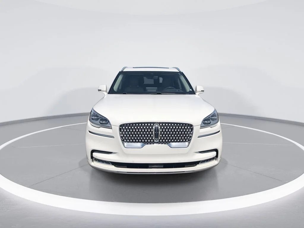 Used 2021 White Lincoln Reserve image 3