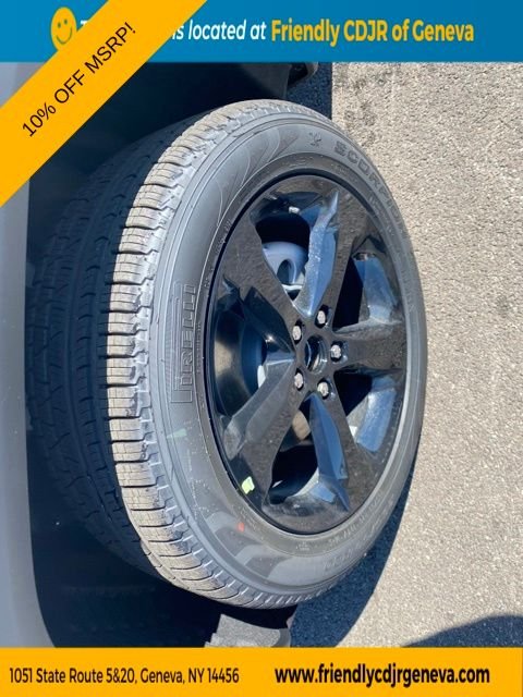 New 2026 Bright White Clear-Coat Exterior Paint Jeep Limited image 9